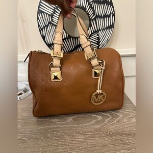 EUC Leather Michael Kors handbag